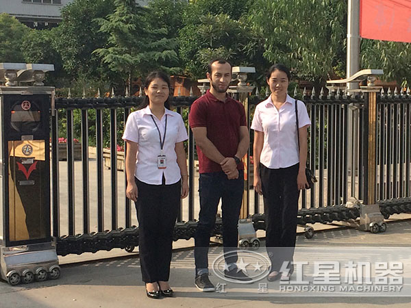 来厂参观、咨询设备的客户